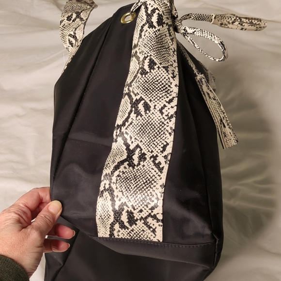 Large Guang Tong handbag with snake print handles and trim. - Picture 4 of 9